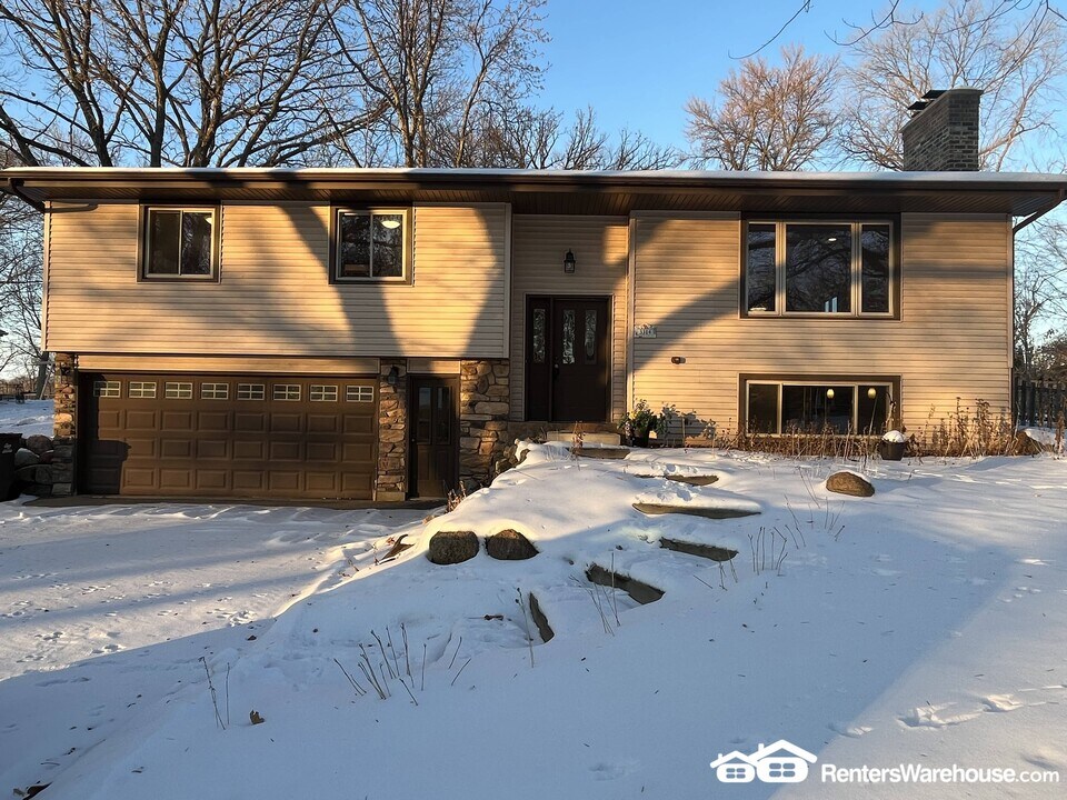3314 Kent St SW in Prior Lake, MN - Building Photo