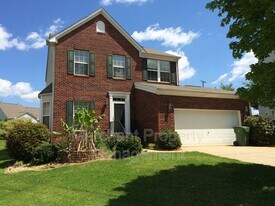 305 Londonderry Ct in Greer, SC - Building Photo
