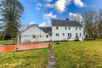 1670 Hartford Tpke in North Haven, CT - Foto de edificio - Building Photo