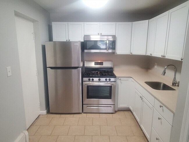 215 Pearl St-Unit -1 in Stoughton, MA - Building Photo - Building Photo