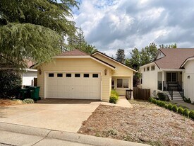 364 Vistamont Dr in Grass Valley, CA - Building Photo