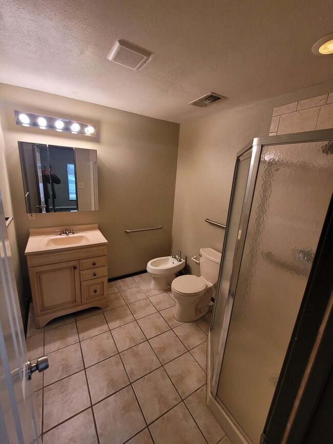 2320 Montclair Cir in Carrollton, TX - Building Photo - Building Photo