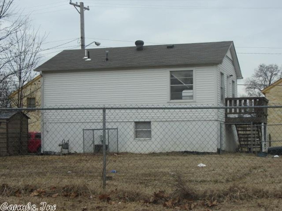 1904 Allen St, Unit 1 in North Little Rock, AR - Foto de edificio