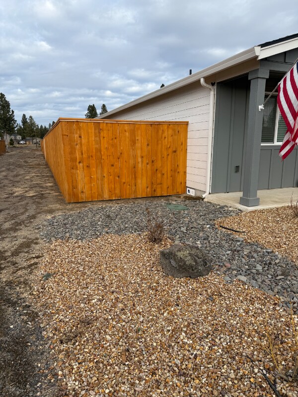 16650 Grey Pne St in La Pine, OR - Building Photo - Building Photo