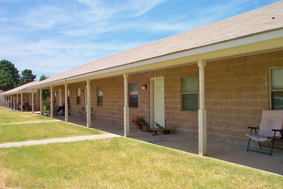 Country Place Apartments in Whitehouse, TX - Building Photo