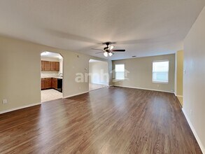 9210 Pacific Maple in San Antonio, TX - Building Photo - Building Photo
