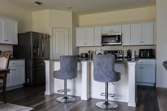 property at 622 Edge Lake Ct
