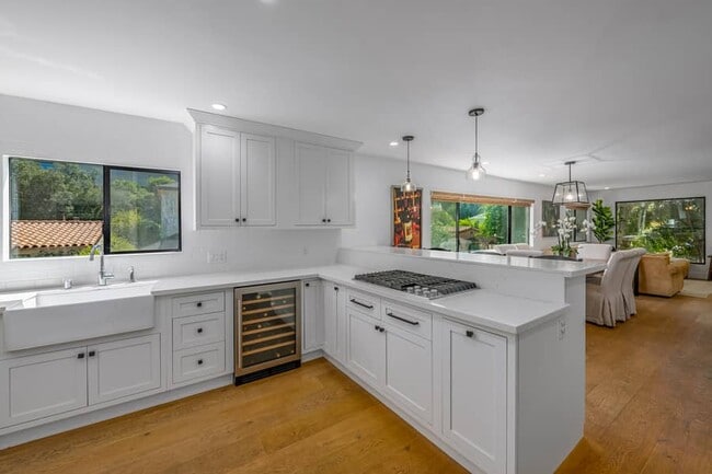 343 N Skyewiay Rd in Los Angeles, CA - Building Photo - Building Photo