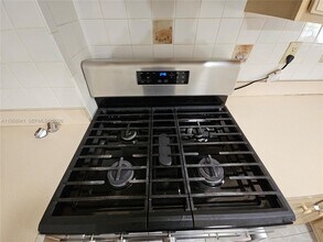 2323 Polk St in Hollywood, FL - Building Photo - Building Photo