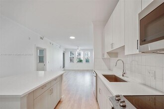 10170 SW 7th St, Unit 23-310 in Pembroke Pines, FL - Building Photo - Building Photo