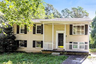 8202 Kendrick Rd in Jonesboro, GA - Building Photo