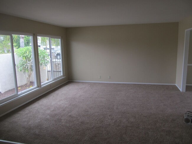 522 E Collins Ave in Orange, CA - Building Photo - Building Photo