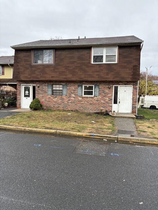 81 Via Cascata Dr in Clementon, NJ - Building Photo