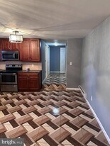 7000 Forrest Ave in Philadelphia, PA - Building Photo