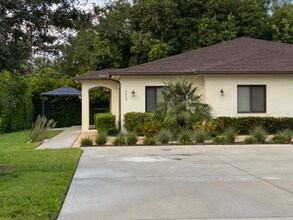 4412 Vanda Dr in Bonita Springs, FL - Foto de edificio - Building Photo