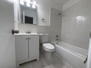 497 NW 40 Ct Oakland Park, FL 33309 in Oakland Park, FL - Building Photo - Building Photo