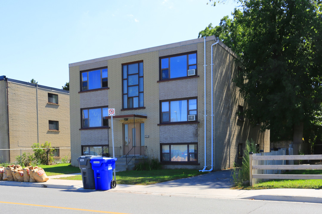 105 Gowan St in Barrie, ON - Building Photo