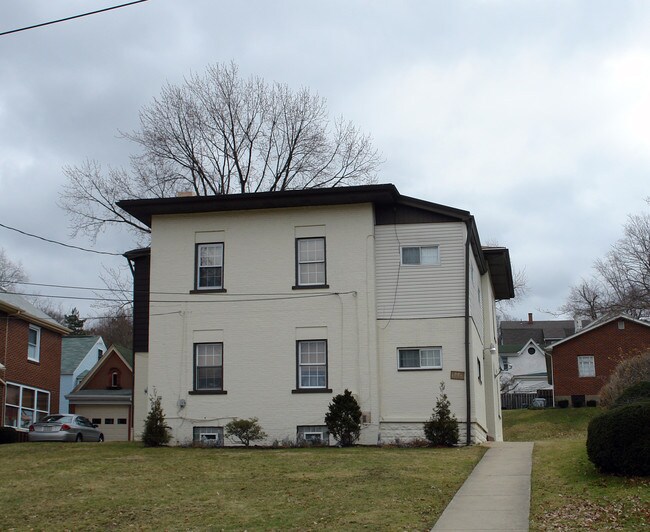 1004 Oakmont Ave in Oakmont, PA - Foto de edificio - Building Photo