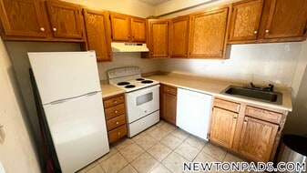 175 Adams St in Newton, MA - Building Photo