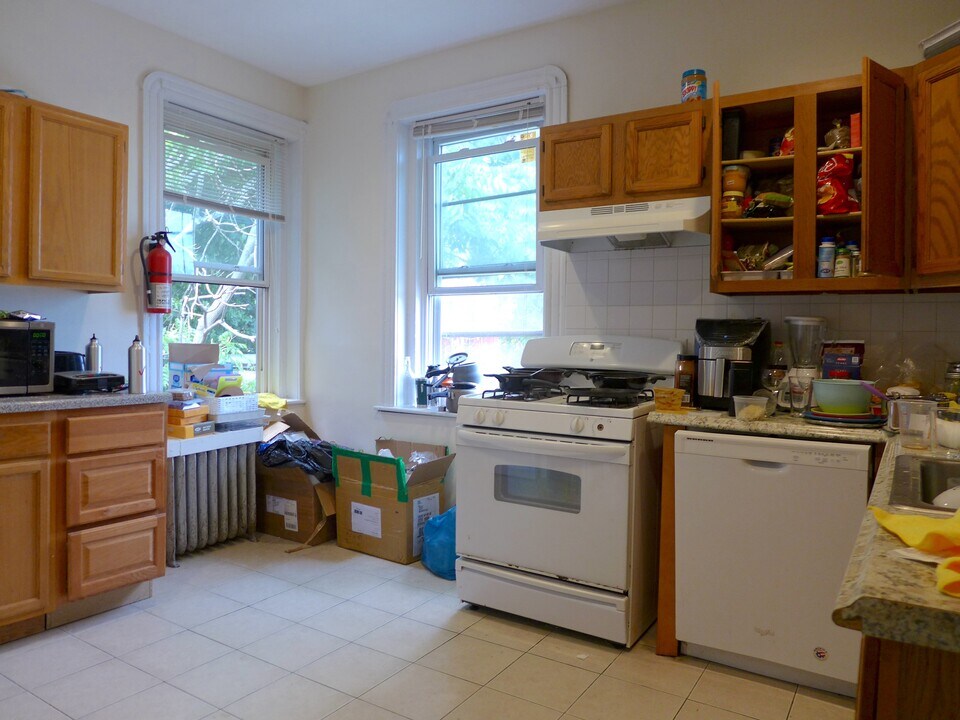 12 Braemore Rd, Unit 3 in Boston, MA - Foto de edificio