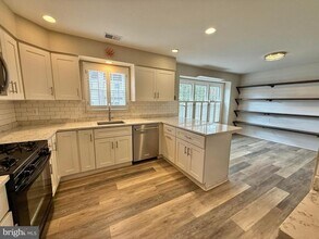 7773 Shootingstar Dr in West Springfield, VA - Building Photo - Building Photo