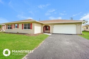 605 SE 35th St in Cape Coral, FL - Building Photo