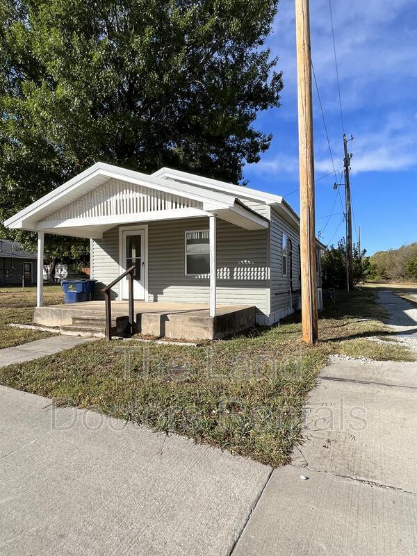 321 S Oak Ave in Ada, OK - Foto de edificio - Building Photo