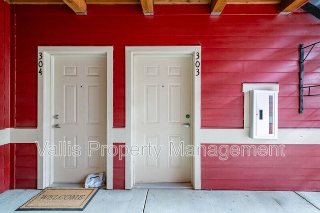 property at 13001 S Crompton Lane