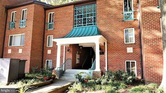 property at 11818 Breton Ct