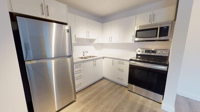 McGee Apartments in Kitchener, ON - Building Photo - Building Photo