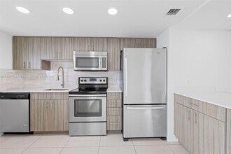 910 West Ave, Unit 1212 in Miami Beach, FL - Building Photo - Building Photo