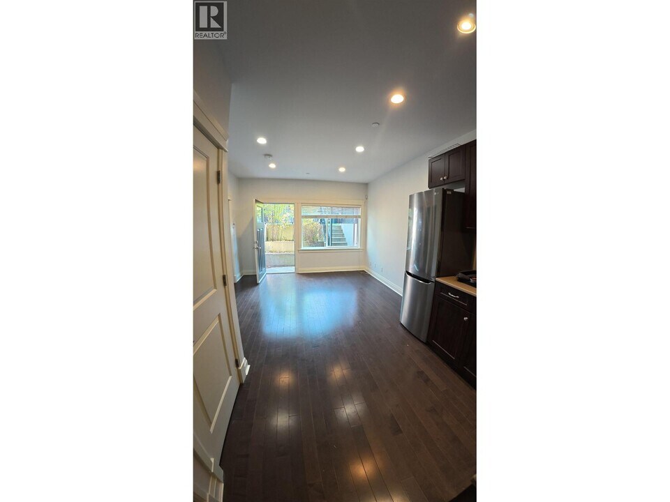 2826 W 15th Ave in Vancouver, BC - Building Photo