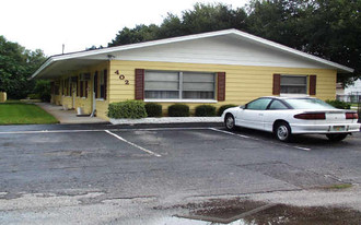 402 Stremma Rd in Largo, FL - Building Photo
