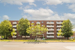 1300 De La Cote-Vertu Boul in St. Laurent, QC - Building Photo