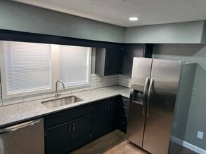 2517 N Waldron St in Hutchinson, KS - Building Photo - Building Photo