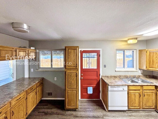 property at 3191 Troy St