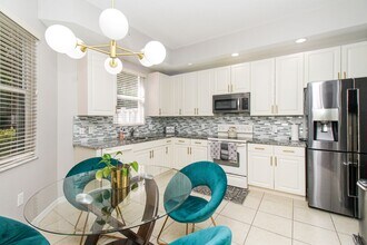 1355 Mariposa Cir in Naples, FL - Building Photo - Building Photo