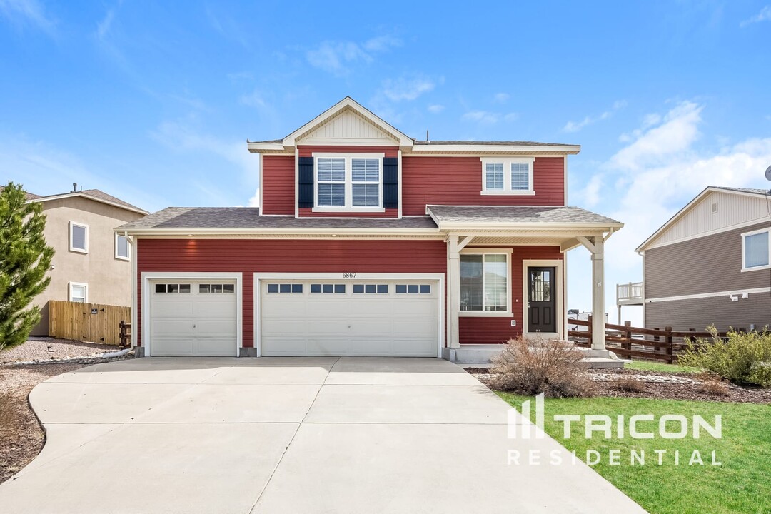 6867 Hidden Haven Way in Peyton, CO - Foto de edificio
