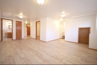 6115 W Rosedale Ave, Unit Garden in Chicago, IL - Building Photo - Building Photo