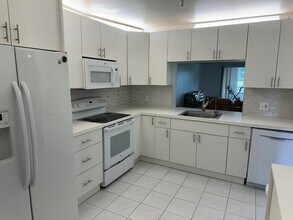 901 SW 128th Terrace in Pembroke Pines, FL - Building Photo - Building Photo