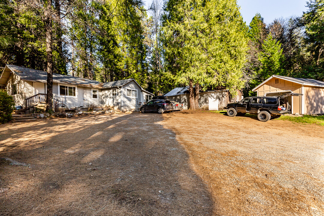 11459 Red Dog Rd in Nevada City, CA - Building Photo