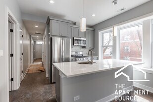 3135 N Oakley Ave, Unit 2 in Chicago, IL - Building Photo