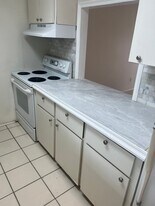 3106 Harbor Blvd, Unit 2B in Port Charlotte, FL - Building Photo