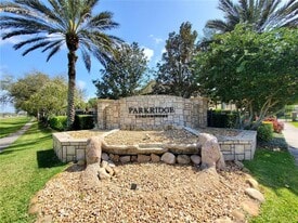 3468 Parkridge Cir in Sarasota, FL - Building Photo