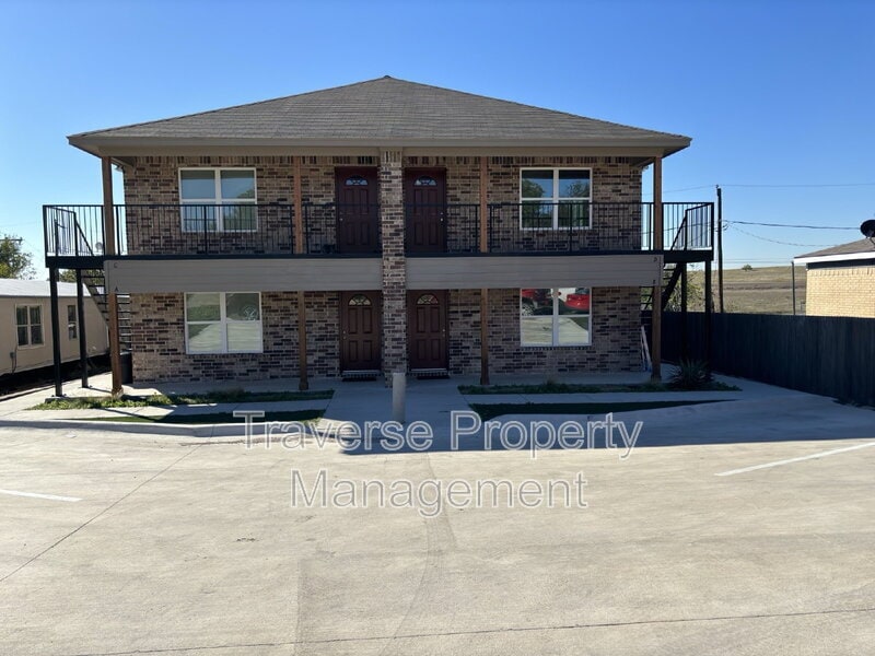 108 Arrowhead St in Fort Worth, TX - Foto de edificio