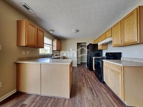 5433 Fairford Ct in Dayton, OH - Building Photo - Building Photo