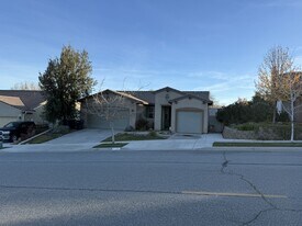 1345 Clasico Dr in Tehachapi, CA - Building Photo