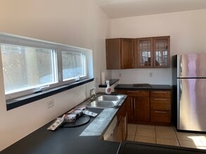 14 W 5th St, Unit Unit 2 in Duluth, MN - Building Photo - Building Photo