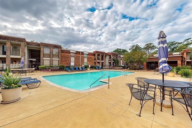 property at 7575 Katy Fwy