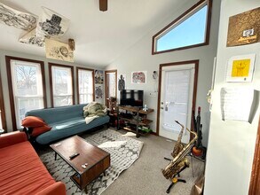 33 Lawn St, Unit 3 in Boston, MA - Building Photo - Building Photo